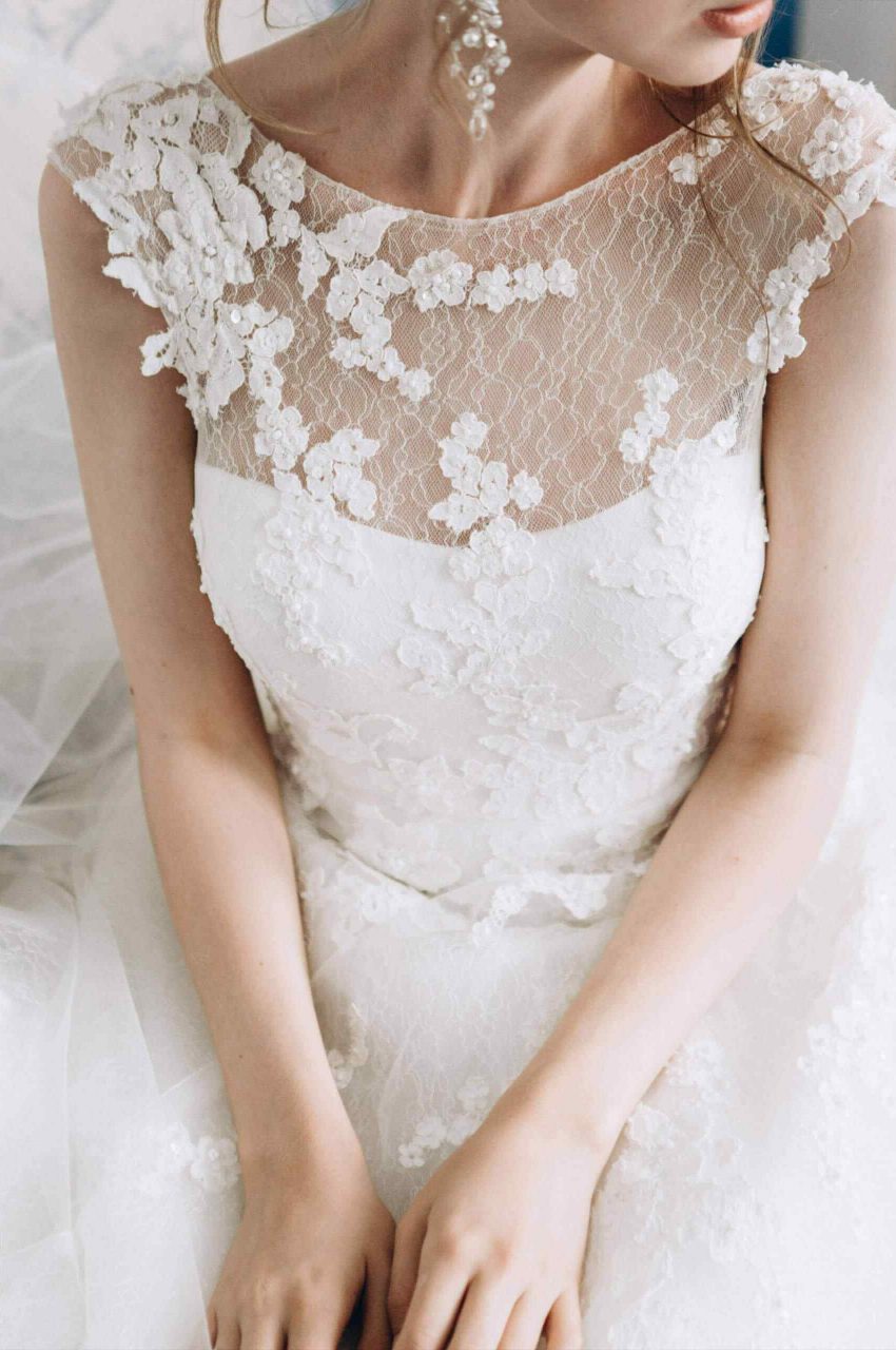 https://chateau-beau.com/wp-content/uploads/2020/11/wedding_dress_02-scaled-1-850x1280.jpg
